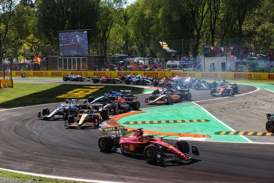 Veľka cena Talianska 2022, štart - Zdroj Photo Antonin Vincent / DPPI F1, Profimedia