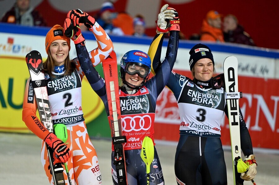 Z ľava: Petra Vlhová, Mikaela Shiffrin, Anna Swenn Larsson - Zdroj Profimedia
