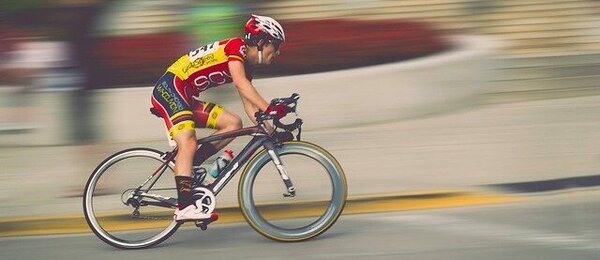 Cyklista - záber v rýchlosti