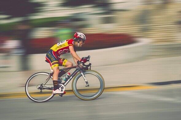 Cyklista - záber v rýchlosti