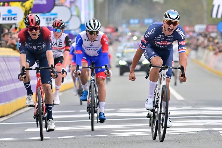 Mathieu Van Der Poel a jeho víťazná radosť na Ronde v roku 2022 - Zdroj Kenny Verfaillie, Profimedia