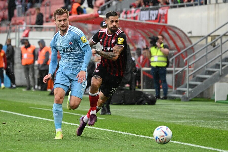 Slovan vs. Trnava, súboj hráčov - Zdroj Profimedia