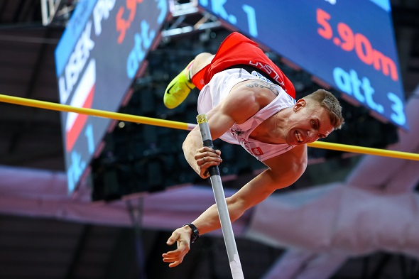 Atletika, skok o žrdi, Piotr Lisek - Zdroj Aleksandar Kamasi, Shutterstock.com