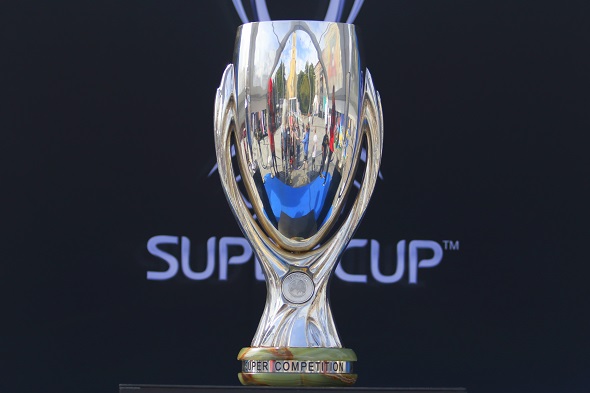 Futbal, Superpohár UEFA, trofej - Zdroj Oleh Dubyna, Shutterstock.com