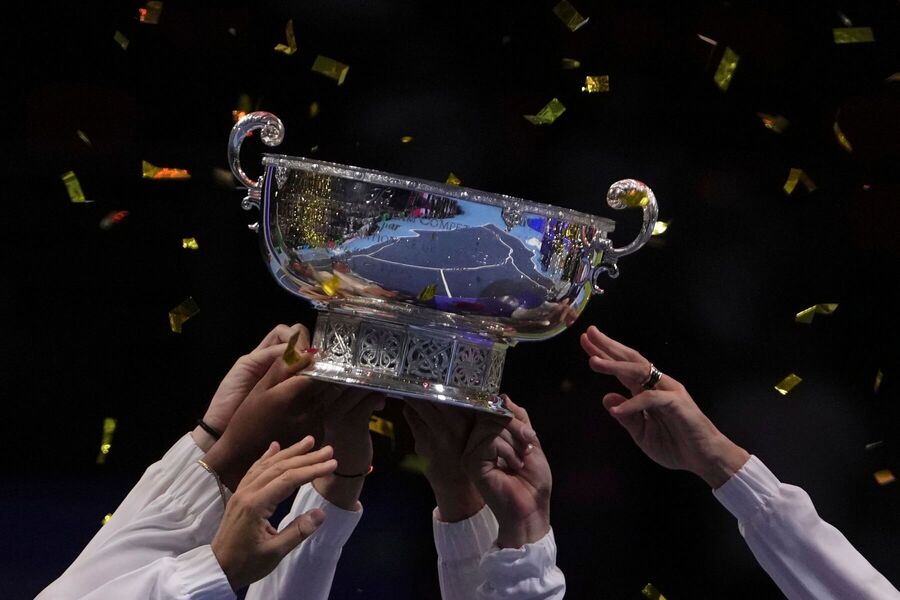 Trofej za&nbsp;víťazstvo v&nbsp;Billie Jean King Cupe