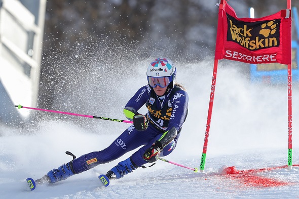 Alpské lyžovanie, paralelný obrovský slalom ženy, Taliansko - Zdroj LiveMedia, Shutterstock.com
