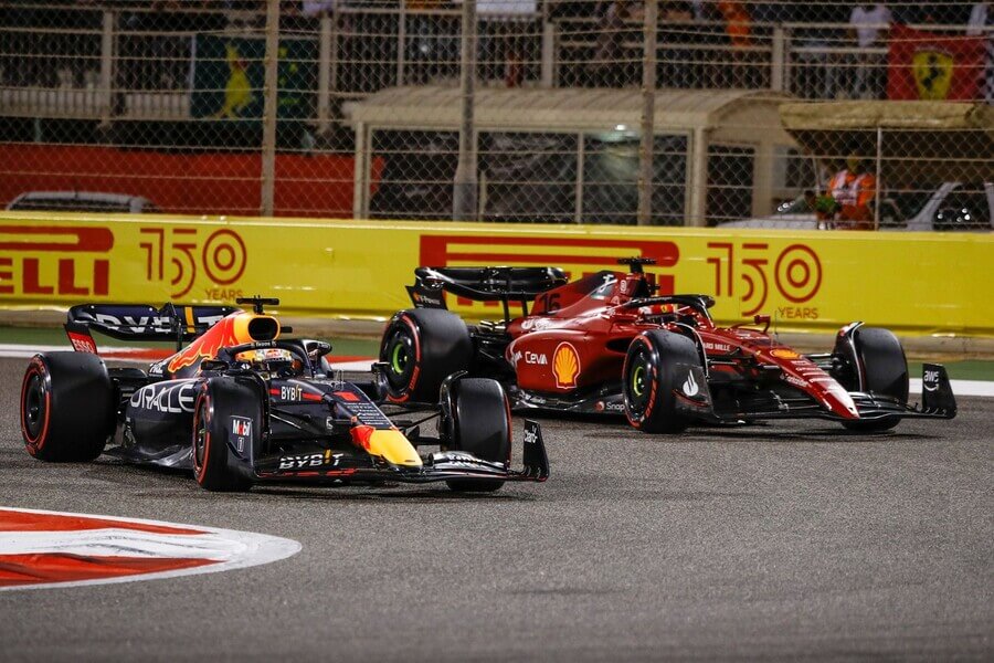 Max Verstappen vs. Charles LeClerc, Sakhir, Bahrajn 2022 - Zdroj Xavi Bonilla / DPPI F1, Profimedia