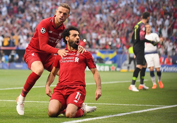 Jordan Henderson a Mohamed Salah (Liverpool FC)