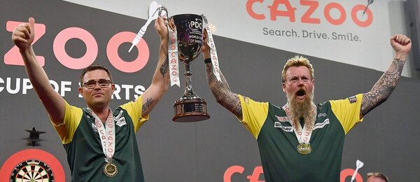 Damon Heta a Simon Whitlock (obaja Austrália), World Cup of Darts 2022 - Zdroj Profimedia