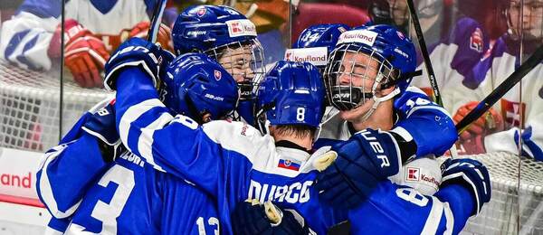 Hokejisti SR 18 po góle na Hlinka Gretzky Cup 2025.