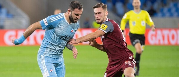 Na snímke vľavo Tigran Barseghjan (Slovan) a vpravo Matej Grešák (Podbrezová) - Zdroj Profimedia