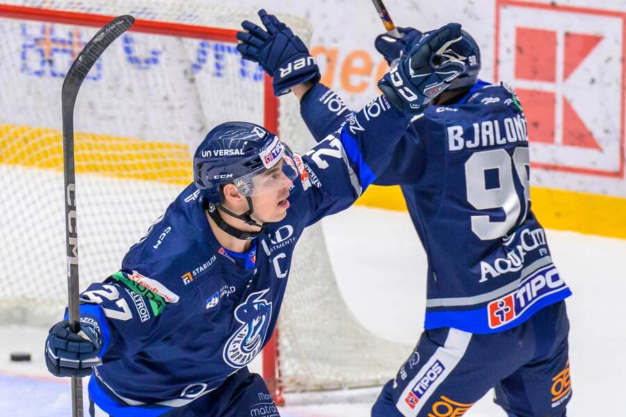 Útočníci HK Poprad Adam Cracknell a&nbsp;Peter Bjalončík.