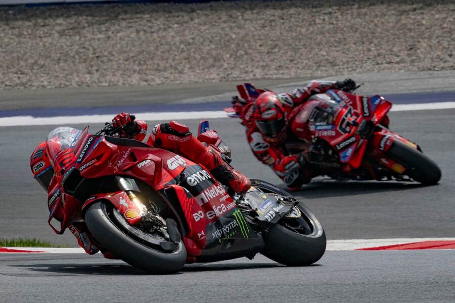 Marc Márquez a&nbsp;Francesco Bagnaia (Ducati) na&nbsp;okruhu Spielberg.