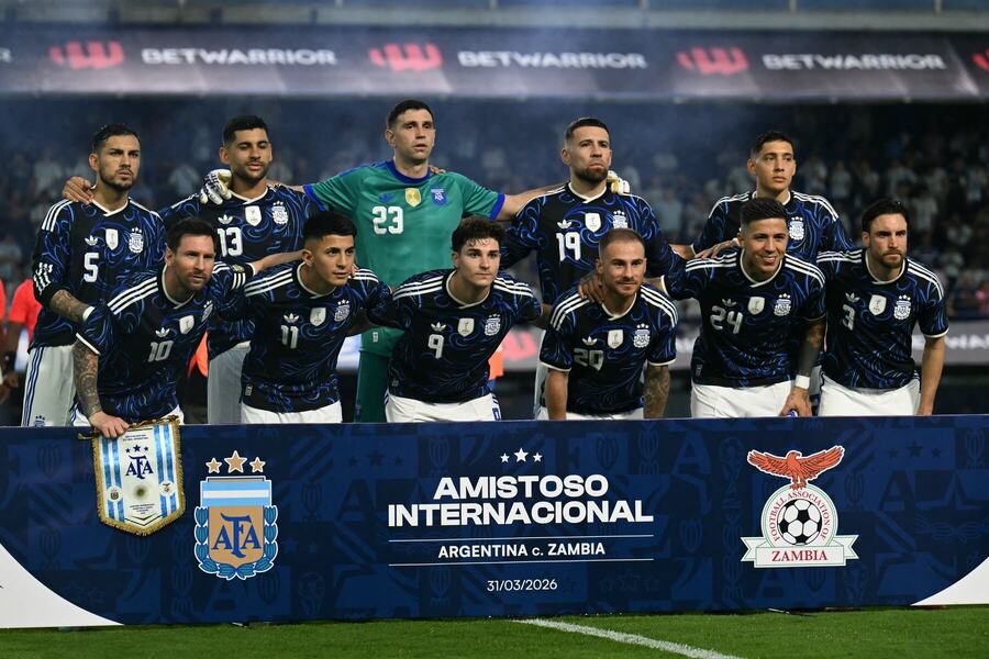Tímová fotografia základnej jedenástky Argentíny pred&nbsp;prípravným zápasom proti Zambii v&nbsp;apríli 2026