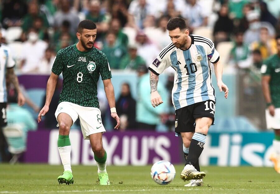 Abdulellah Al-Malki (Saudská Arábia), Lionel Messi (Argentína), MS 2022 - Zdroj Profimedia