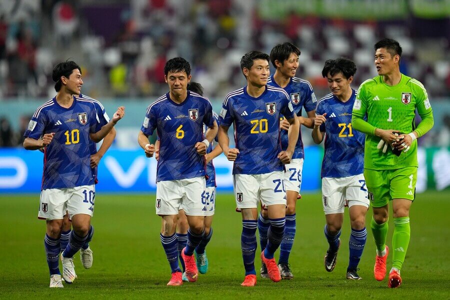 Futbalisti Japonsko po zápase so Španielsko na MS 2022 - Zdroj AP Photo/Julio Cortez, Profimedia
