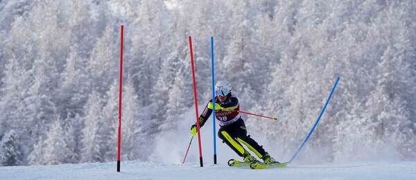 Kristoffer Jakobsen krúži oblúky vo Val d&#039;Isère