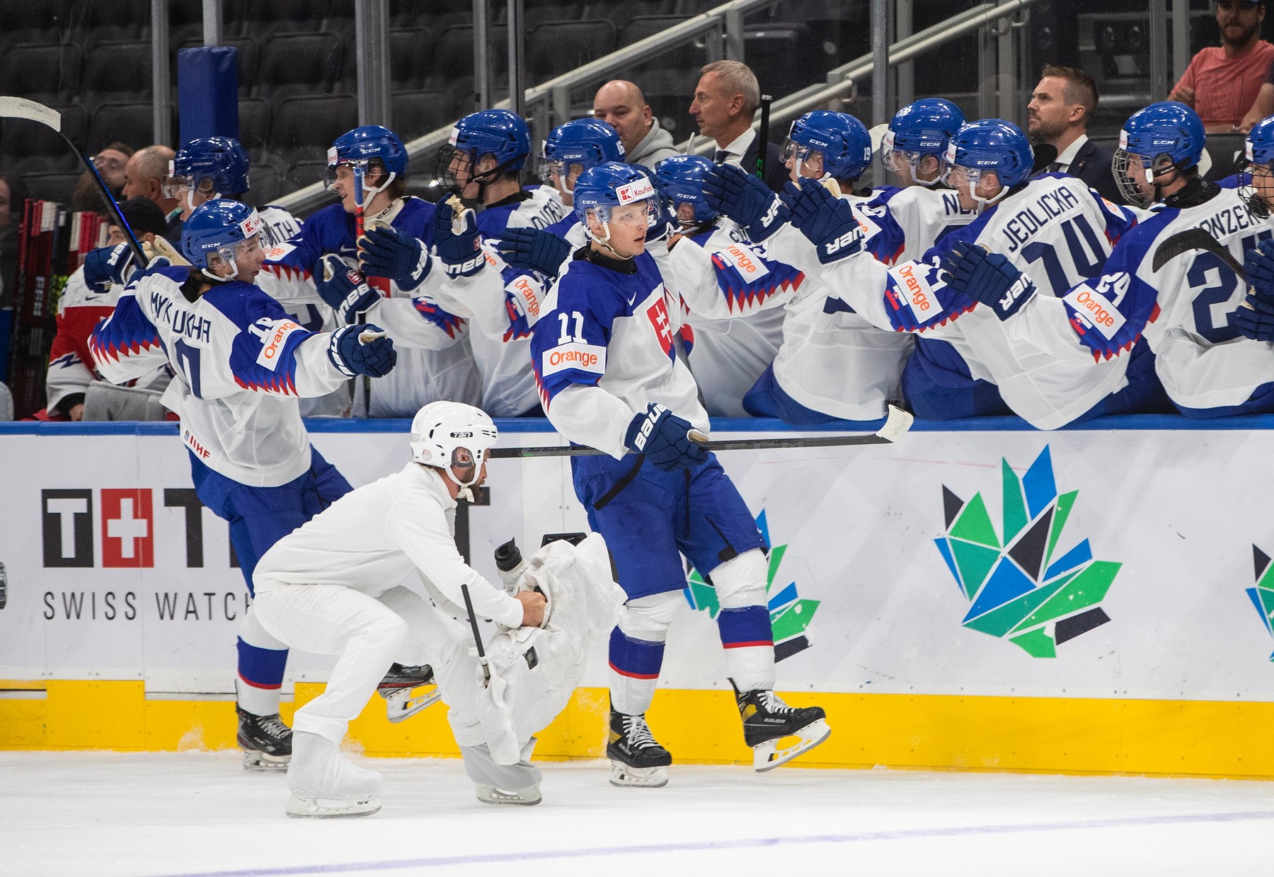 Radosť na striedačke Slovenska U20 - Zdroj Jason Franson/The Canadian Press via AP, Profimedia