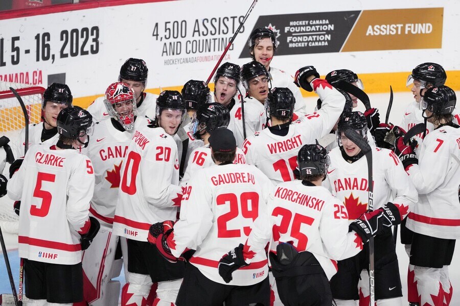 Radosť Kanady po víťazstve nad USA v semifinále MS U20 - Zdroj Profimedia