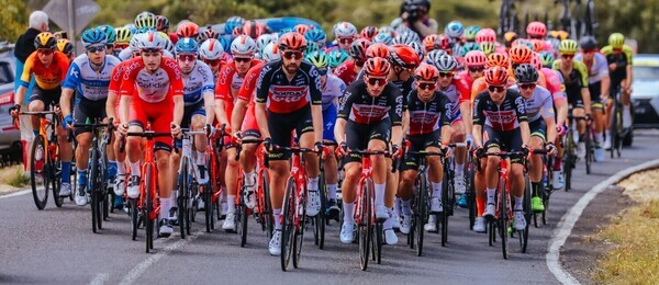 Pelotón na Great Ocean Road Race 2020 - Zdroj Profimedia