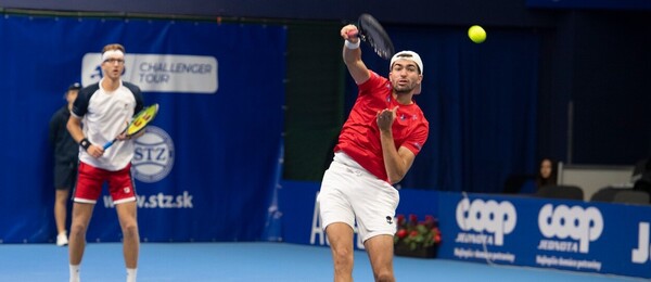 Sprava Lukáš Pokorný a Miloš Karol počas štvorhry na challengeri Peugeot Slovak Open 2022 - Zdroj Profimedia