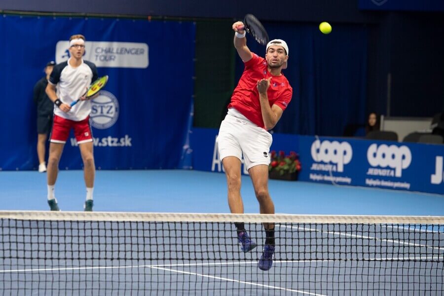 Sprava Lukáš Pokorný a Miloš Karol počas štvorhry na challengeri Peugeot Slovak Open 2022 - Zdroj Profimedia