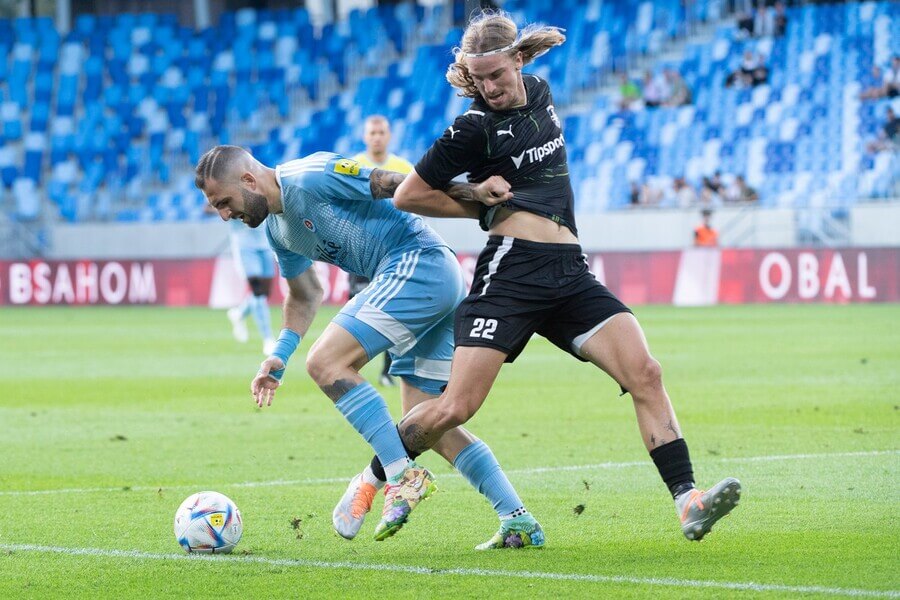 Tigran Barseghjan (Slovan) a Mário Hollý (Skalica) - Zdroj Profimedia