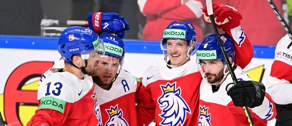 Hokejisti Česka oslavujú gól do siete Švajčiarska na MS 2023 - Zdroj Profimedia