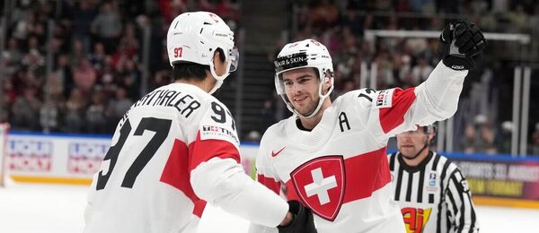 Nico Hischier, hokejista, Švajčiarsko - Zdroj AP Photo/Roman Koksarov, Profimedia