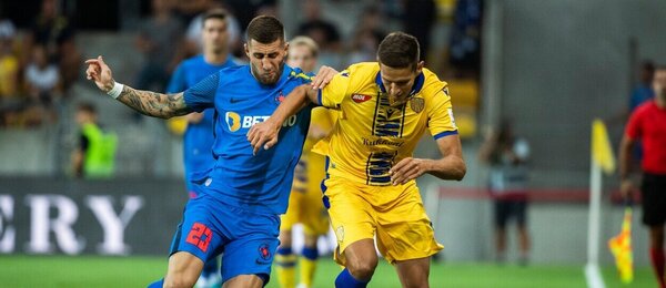 Ovidiu Popescu (FCSB) a Norbert Balogh (Dunajská Streda) v zápase EKL - Zdroj Profimedia