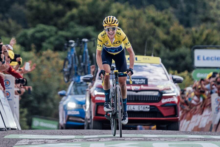 Annemiek van Vleuten v žltom na Tour de France 2022 - Zdroj Profimedia