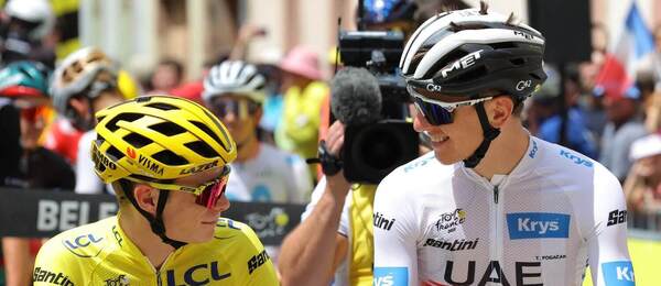 Tour de France 2023, v žltom Jonas Vingegaard, v bielom Tadej Pogačar - Zdroj Profimedia