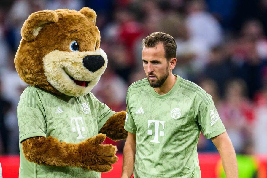 Maskot Bayernu Mníchov Berni a Harry Kane - Zdroj Tom Weller/dpa, Profimedia