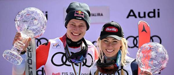 Marco Odermatt a Mikaela Shiffrin - víťazi celkového hodnotenia SP v lyžovaní 2022/2023 - Zdroj Profimedia