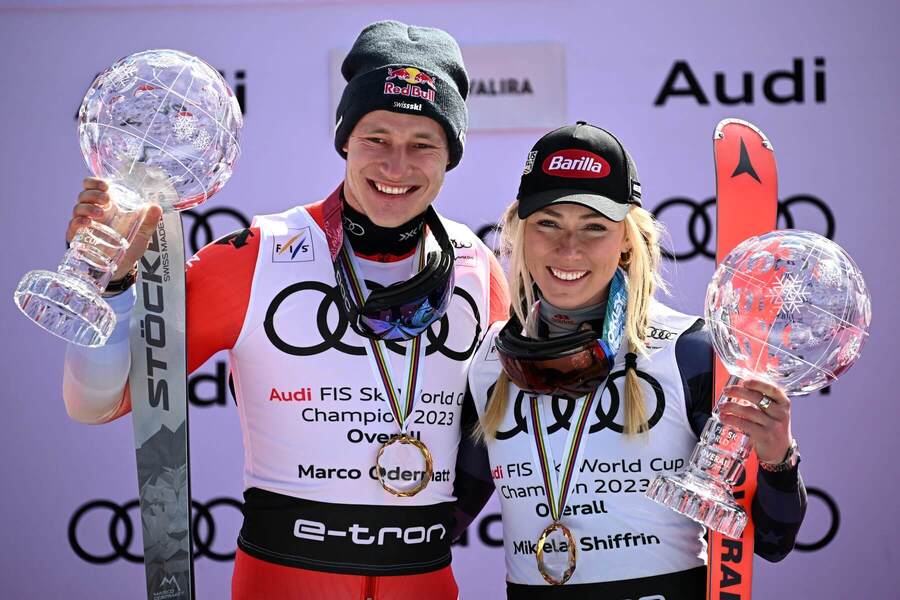 Marco Odermatt a Mikaela Shiffrin - víťazi celkového hodnotenia SP v lyžovaní 2022/2023 - Zdroj Profimedia