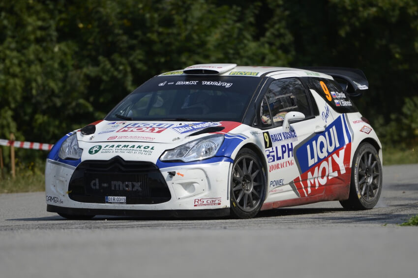 Na snímke slovenská posádka Igor Drotár – Vladimír Bánoci (Drotár Autosport) na automobile Citroen DS3 WRC počas rýchlostnej skúšky 41. Rally Košice v Herľanoch 16. augusta 2015.