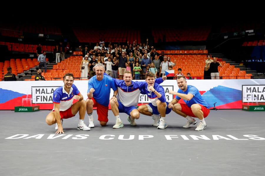 Tomáš Macháč, nehrajúci kapitán Jaroslav Navrátil, Jiří Lehečka, Jakub Menšík a Adam Pavlásek - Zdroj Profimedia