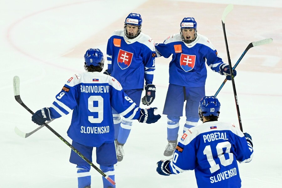 Zľava Luka Radivojevič, Tobias Tomík, Alex Miroslav Zálešák a Tomáš Pobežal, reprezentácia Slovenska do 18 rokov - Zdroj Profimedia