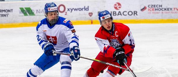 Tomáš Pobežal (Slovensko U20) a Adam Bareš (Česko U20), hokej, Turnaj piatich krajín