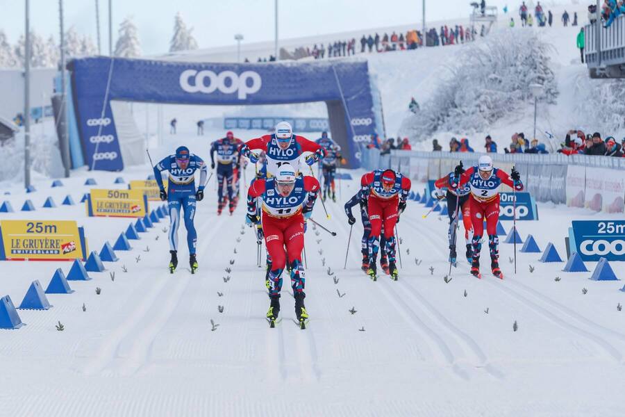 Nór Erik Valnes na čele pretekov v bežeckom lyžovaní