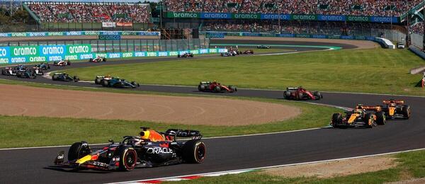 Max Verstappen na čele pretekov v Japonsku (Suzuka 2023)