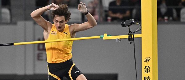 Armand Duplantis počas Diamantovej ligy v Šanghaji 2025.