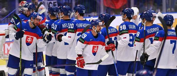 Slováci oslavujú víťazstvo na MS v hokeji 2024 proti Poľsku.