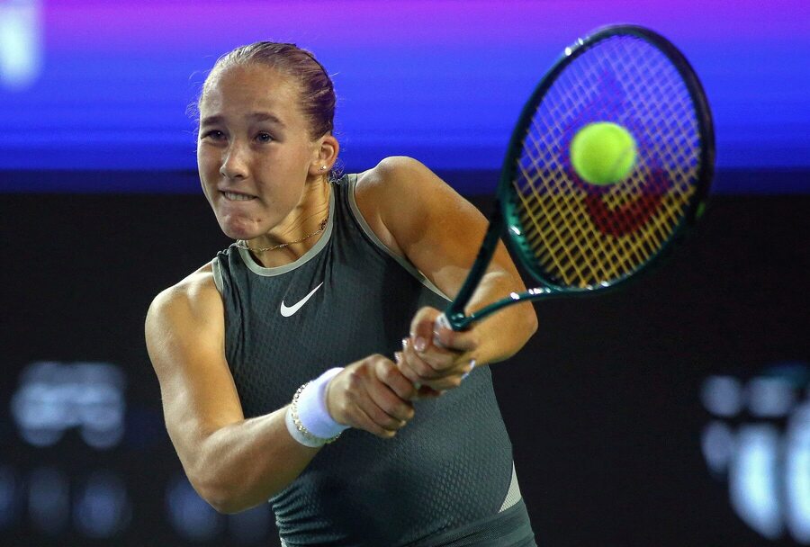 Ruská tenistka Mirra Andreeva počas semifinálového zápasu na turnaji WTA 500 Ningbo v roku 2024