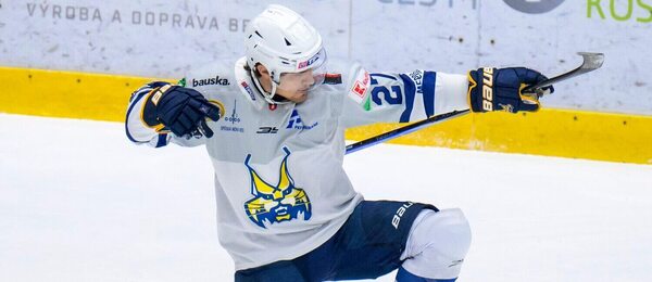 Zack Andrusiak oslavuje gól do siete Banskej Bystrice.