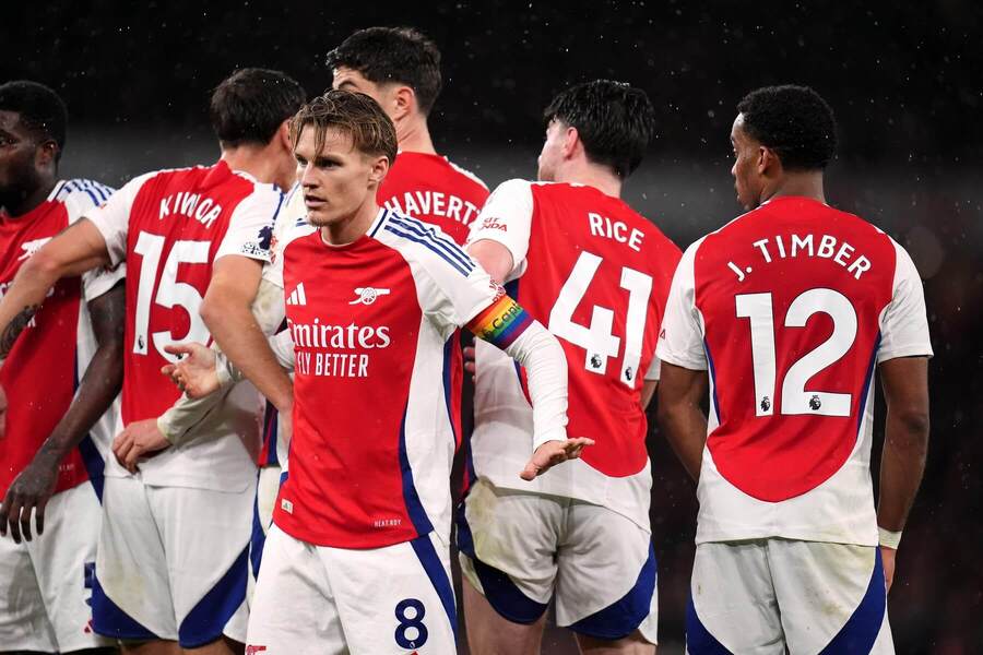 Hráči Arsenalu počas zápasu s Manchestrom United.