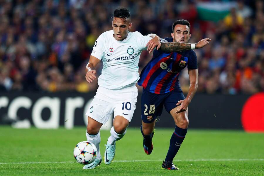 Na snímke zľava Lautaro Martinez (Inter), Eric Garcia (Barcelona)