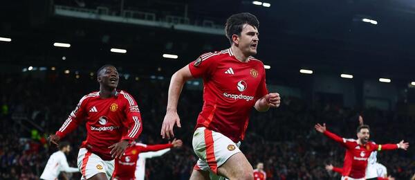 Harry Maguire oslavuje gól do siete Lyonu na 5:4.