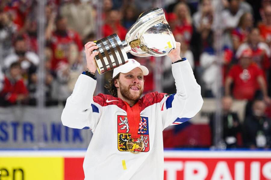 David Pastrňák bol pri zlate Česka na MS v hokeji 2024.
