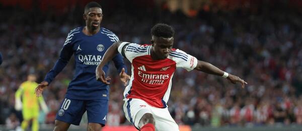 Zľava Ousmane Dembélé (PSG) a Bukayo Saka (Arsenal).